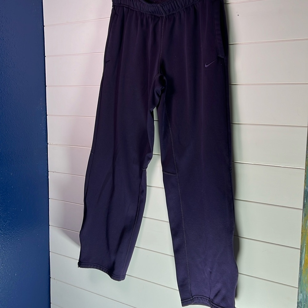 Large therma-fit Nike pants dark plum purple. A371